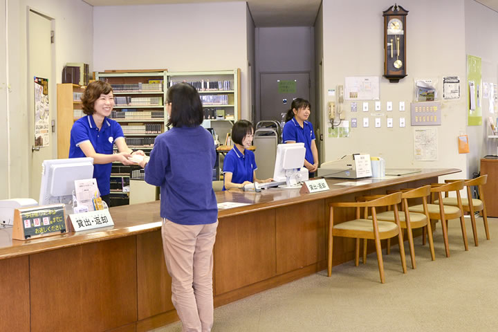 図書館カウンター